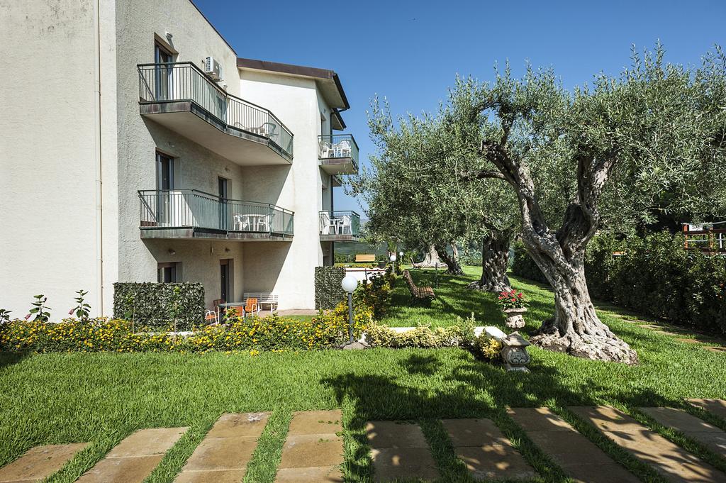 Villa Collina Giardini Naxos Exterior foto