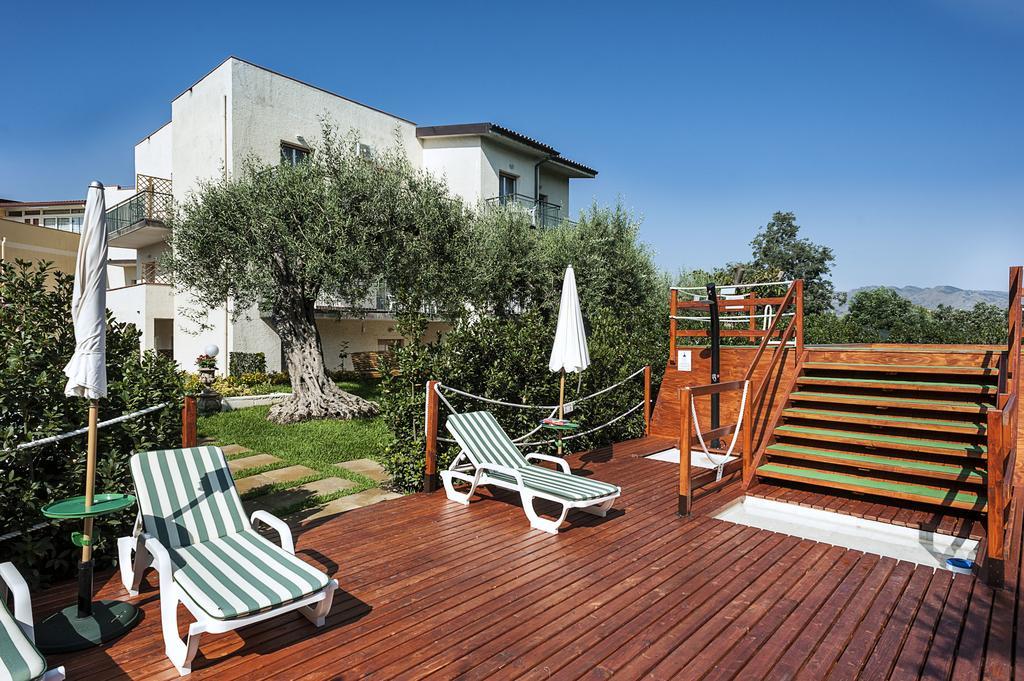Villa Collina Giardini Naxos Exterior foto